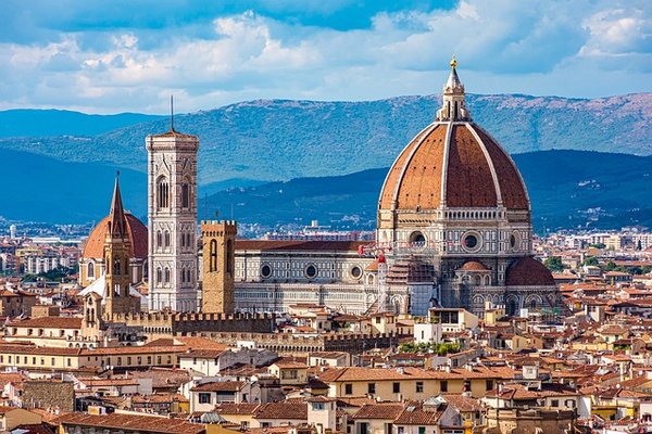 Quelles sont les attractions incontournables lors d'une visite touristique à Florence ?