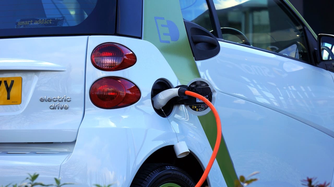 Les étapes pour recharger une voiture électrique